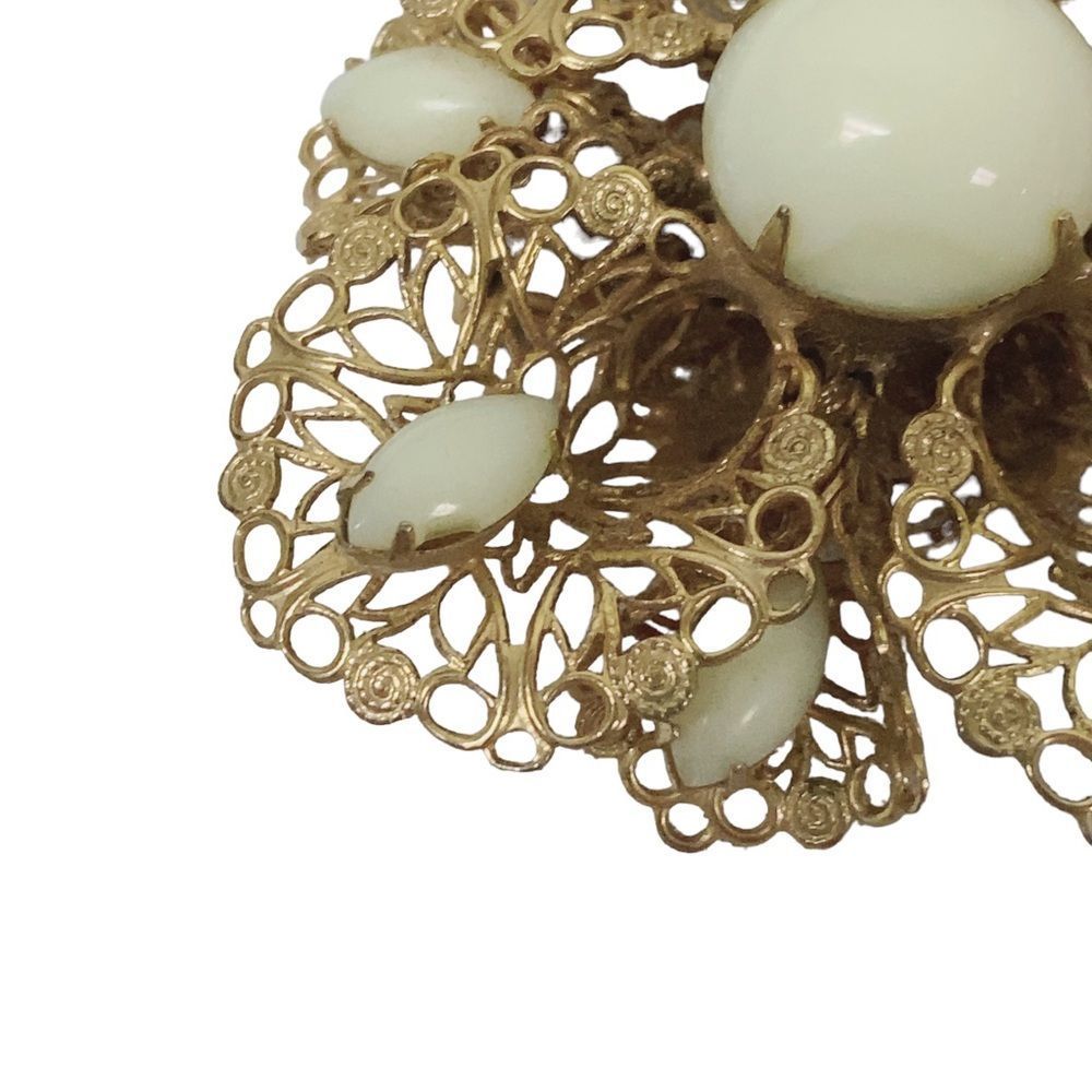 Vintage MCM Filigree Milk Glass? Goldtone Pin Brooch- FLAWED - Picture 8 of 8